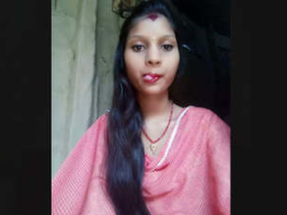 Teen female in village masturbates to orgasm in first-timer