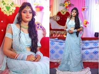 Desi damsel displays off her naked assets for money