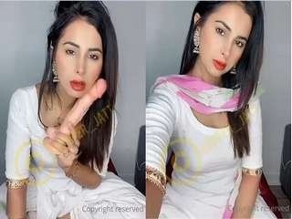 Curvaceous Desi babe gives blowjob to a faux-cock