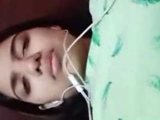 Desi girl records herself pissing and chatting in flick