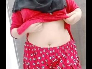 Wifey films her dirty talk in Hindi audio for her beau