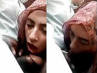Arab girl in hijab performs oral orgy in a vehicle