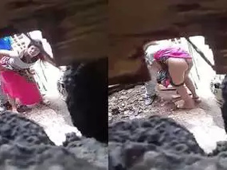 Hidden camera takes hold of Desi paramour having intercourse in public