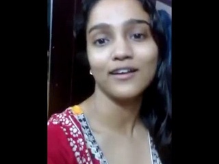 Desi housewife gives a voluptuous suck off