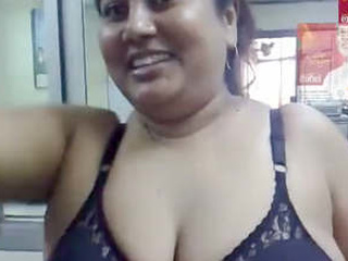 Lathy  gets it on with his assistant in a steaming