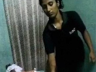 Indian masseur gives a hand-job in a torrid