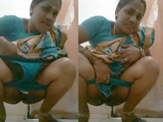 Desi aunt-in-law  urinating in front of the camera