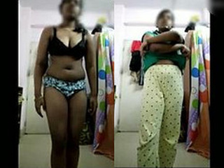 Inviting Indian exotic dancer uncovers her kinks and intimate areas