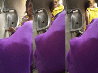 Voyeur captures instruct fuck-fest flick of Desi duo