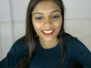 Sarla's inviting cam spectacle as an alluring auntie