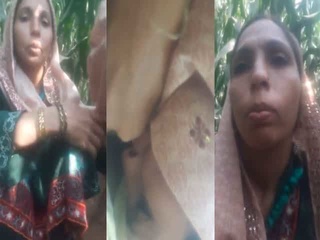 Pakistani aunty gets kinky with her neighbor in the  outdoors