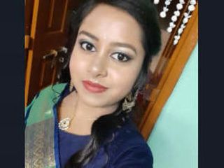 An Indian dame achieves ejaculation thru self-pleasure with her fingers