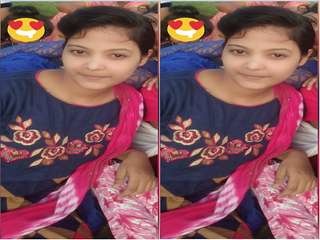 Desi Indian girl records bare selfies for paramour in  flick