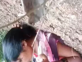Indian housewife cheats on spouse with outdoor hook-up
