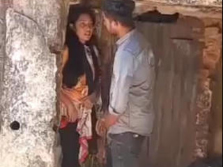 School paramour gets naughty outdoors