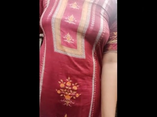 Titillating bathroom rendezvous with a enticing Indian beauty