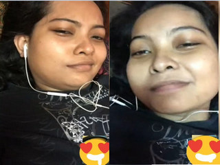 Exclusive vid of an Indian unexperienced woman revealing her private parts
